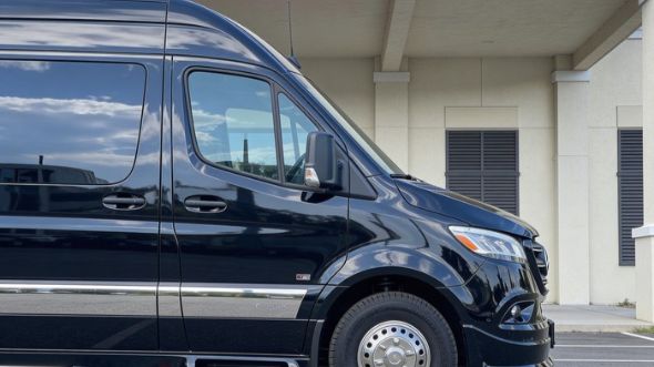 12 passenger sprinter van des moines