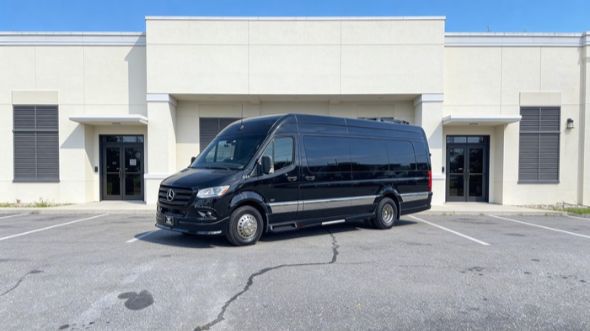 15 passenger sprinter van des moines
