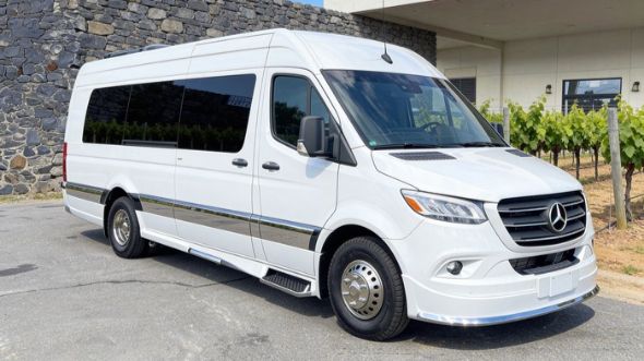 des moines wine tour sprinter van rental